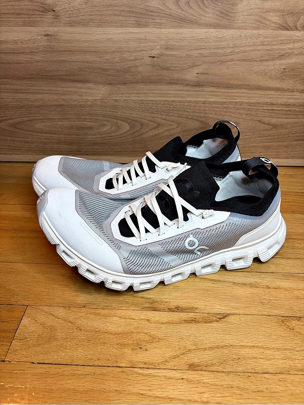 On Cloud 6 Versa Men's Sneakers in White / Black - Size 10.5